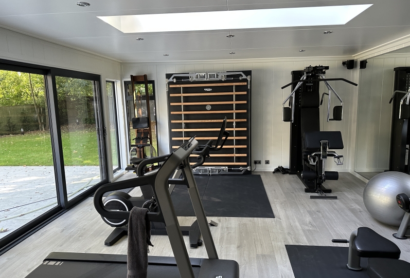 Garden Gym with Em-glaze roof light and extra height