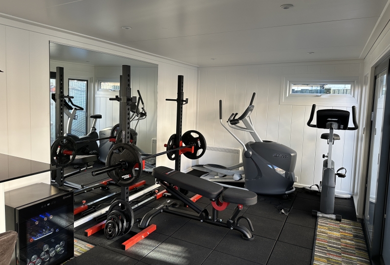 Garden Gym with Bar, mirrors and Integrated blinds in Shoreham
