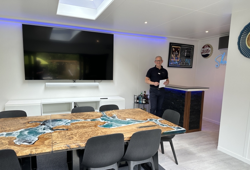 garden classroom and family room with roof light , bar, toilet