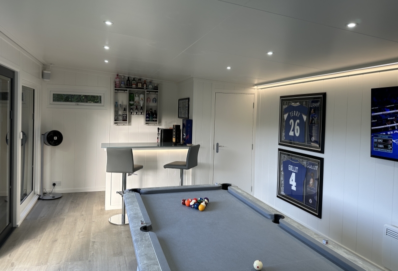 self contained garden room entertainment room, games room and bar ref 6220