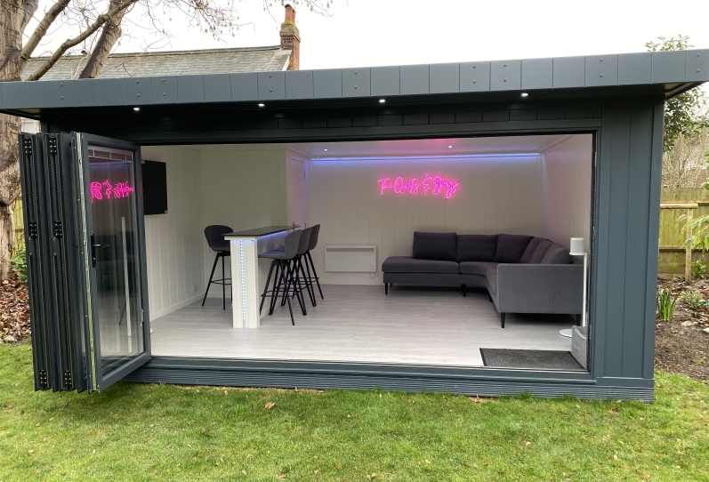 bi-fold garden entertainment room, with bar and toilet room In tunbrdgewells