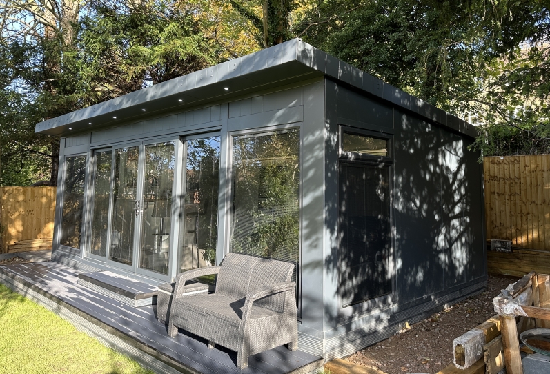 Bespoke Garden Room with Sliding Doors, Bar, Toilet and Poll Table - London