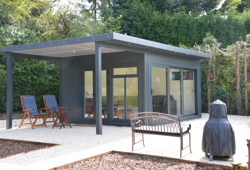 Garden Room with Double sliding doors and Large Canopy for Outdoor Dining Reigate, Surrey