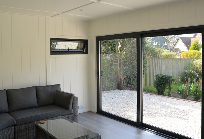 Garden Room with Double sliding doors and Large Canopy for Outdoor Dining Reigate, Surrey