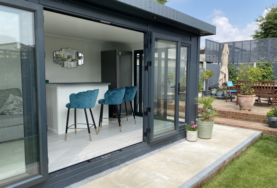 garden room with additional sliding door and bar