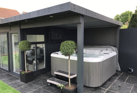 Garden Room with Gym and Hot Tub Canopy Sussex