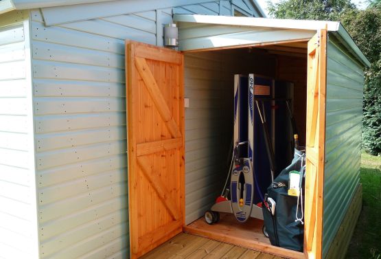 Store added to rear of large summerhouse